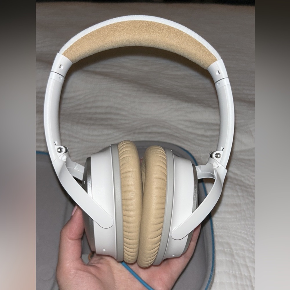 Bose Wired Over-Ear Headphones, Noise Cancelling - New/ Never Used